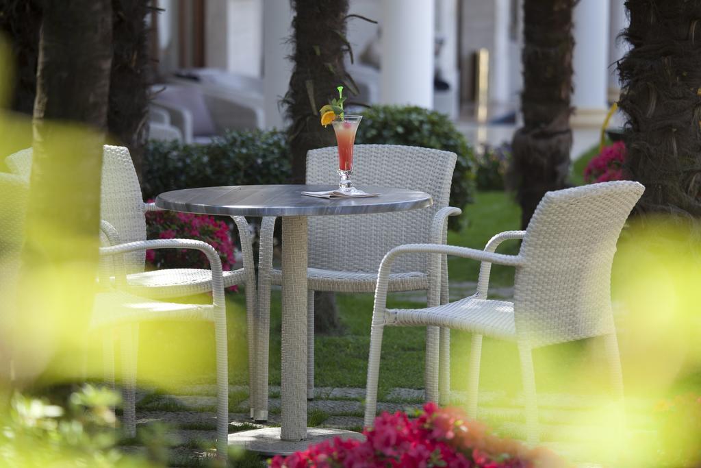 Grand Hotel Trieste & Victoria Abano Terme Exterior foto Hotel's garden