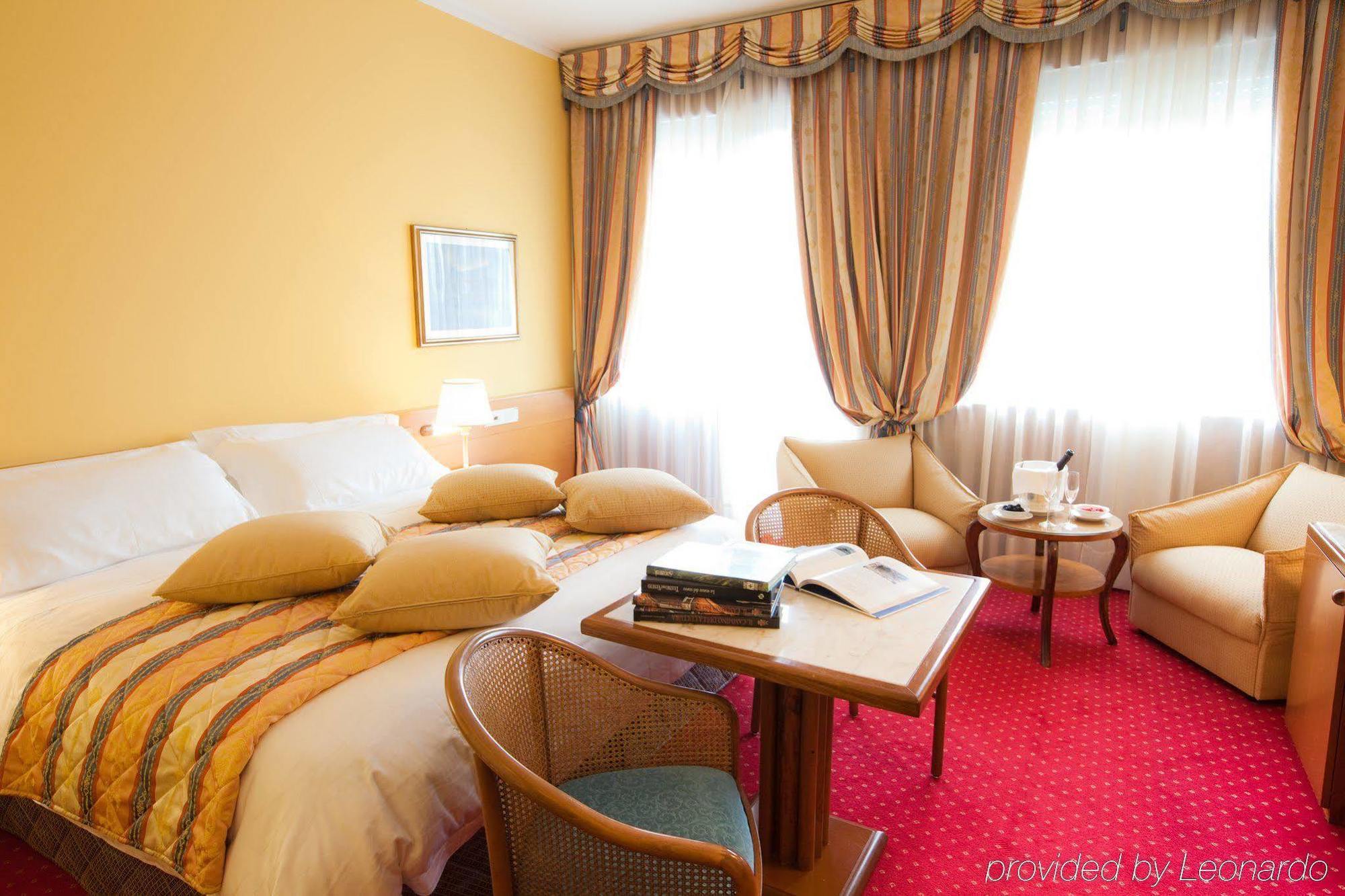 Grand Hotel Trieste & Victoria Abano Terme Exterior foto A room at the hotel